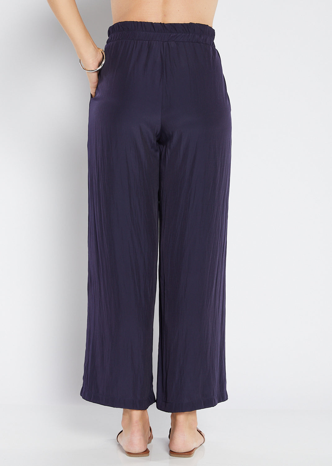 Violin Lustre technical wide leg pants in Navy
