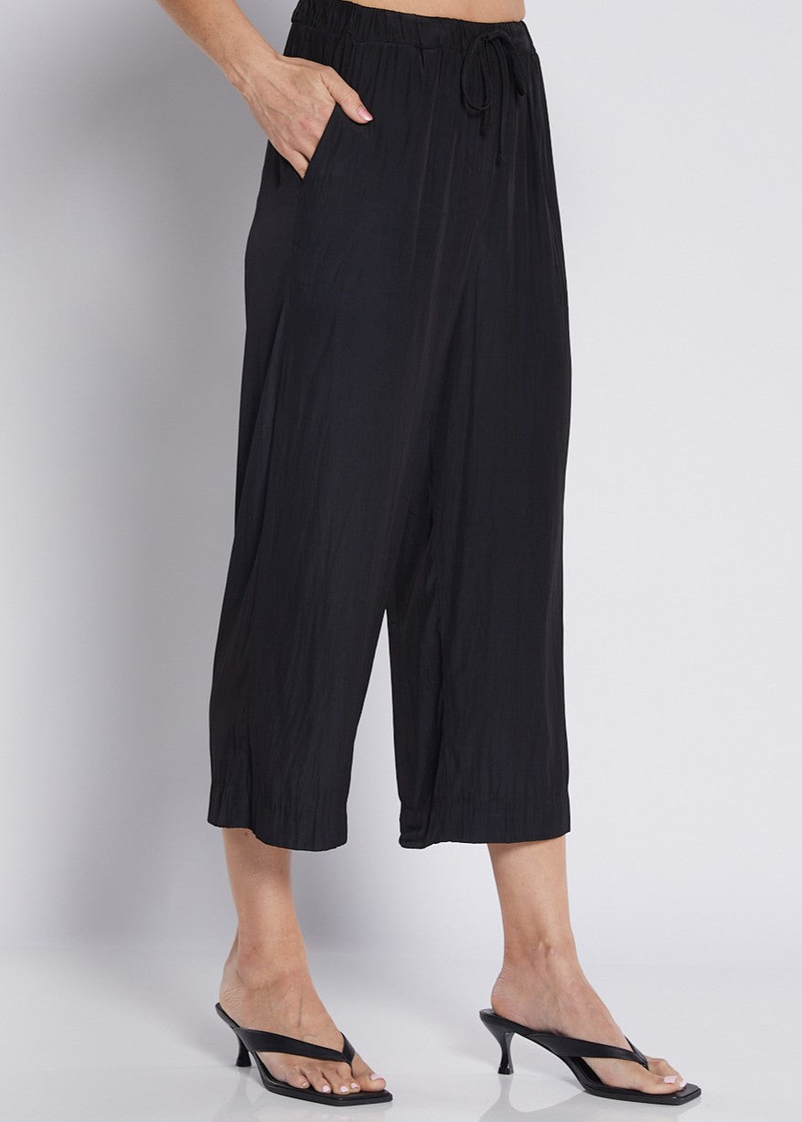 Silky Technical Cropped Drawstring Pant in Black