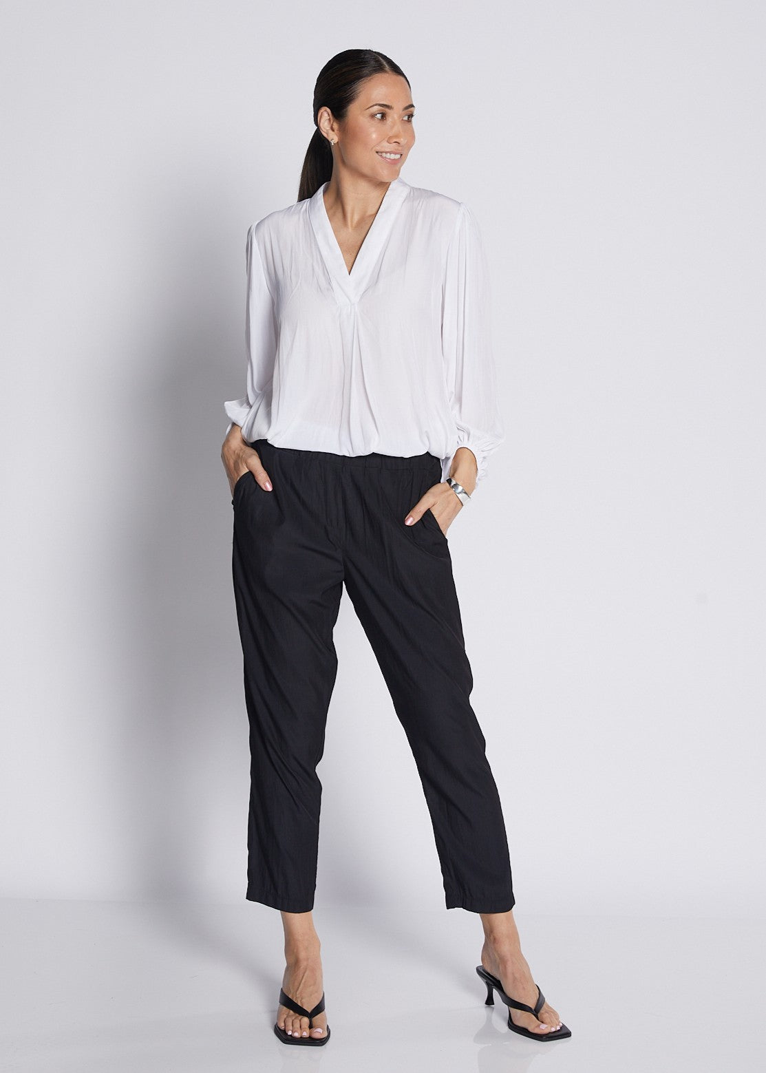 Norah Lustre technical tapered pant in black