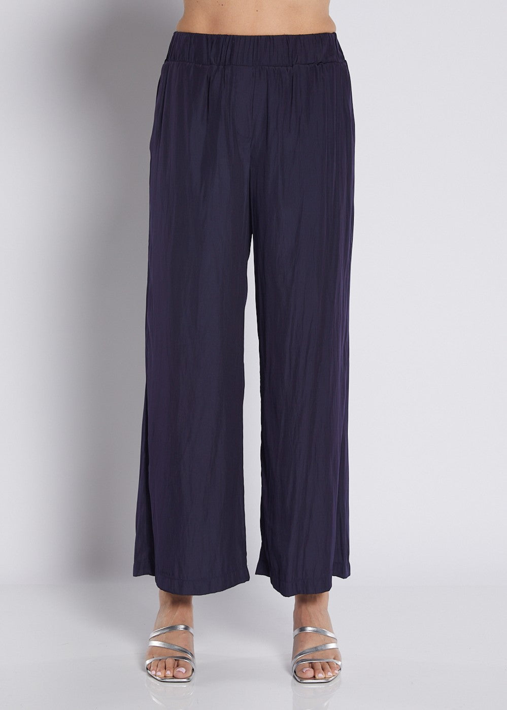 Silky Technical Wide Leg Pants with Pockets in Navy