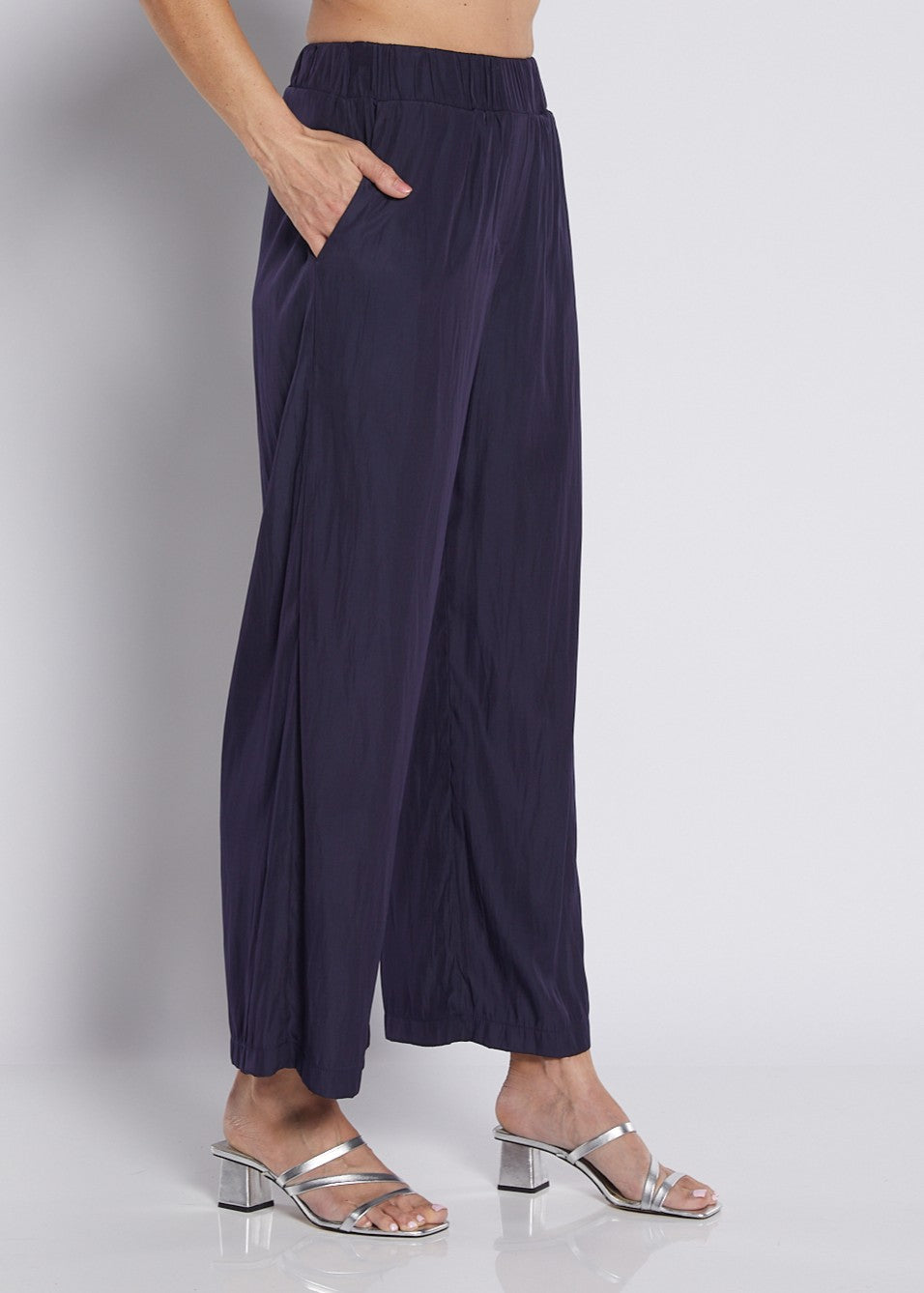 Silky Technical Wide Leg Pants with Pockets in Navy