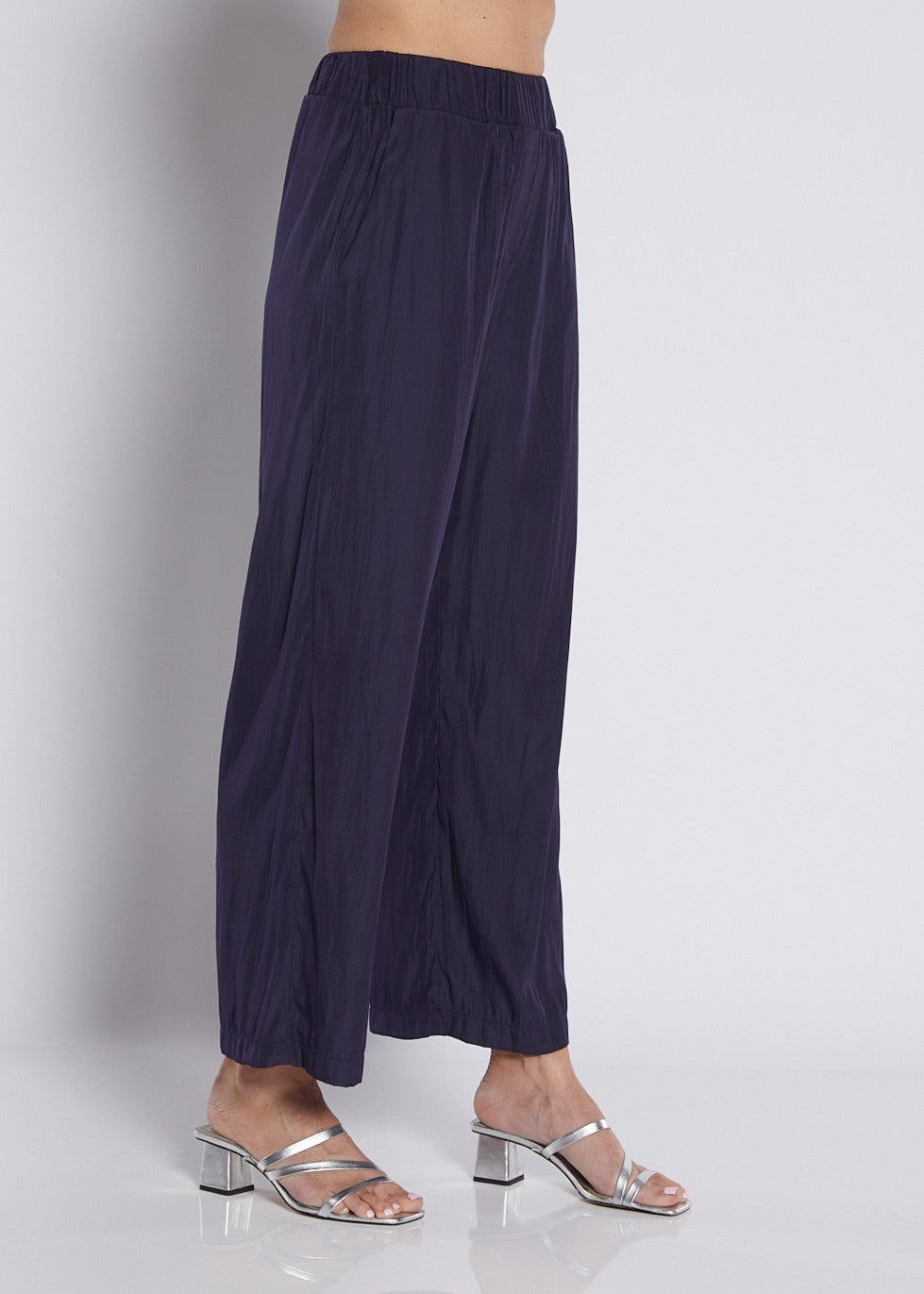 Silky Technical Wide Leg Pants with Pockets in Navy
