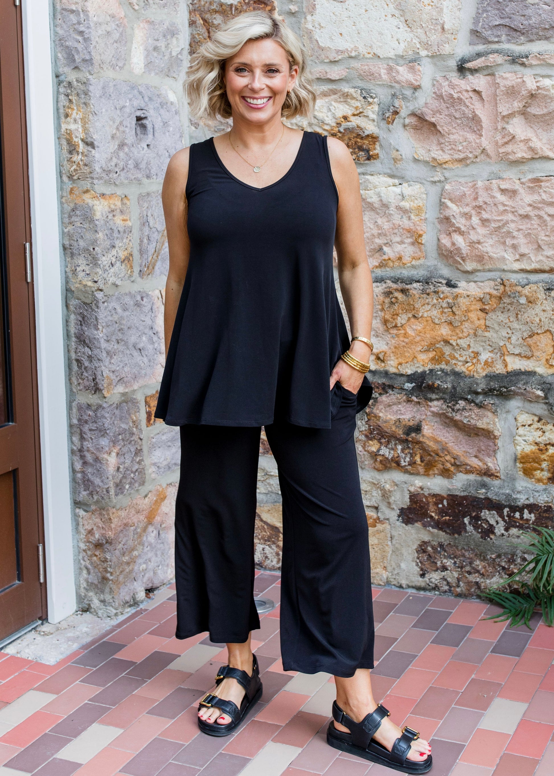 Lundie Jersey Women's 7/8 culotte pants in black.