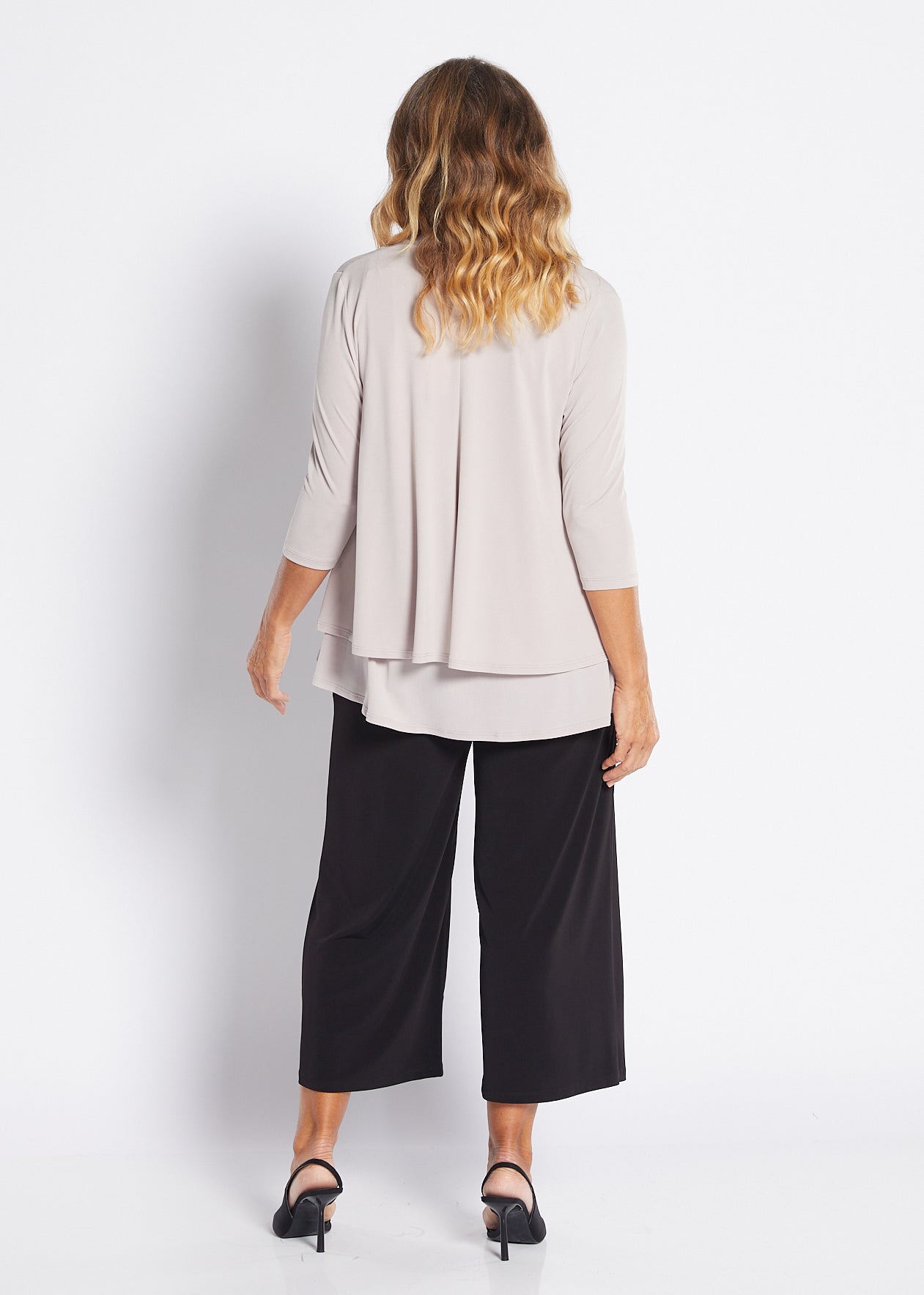 Sista Foundation slinky jersey swing jacket in champagne