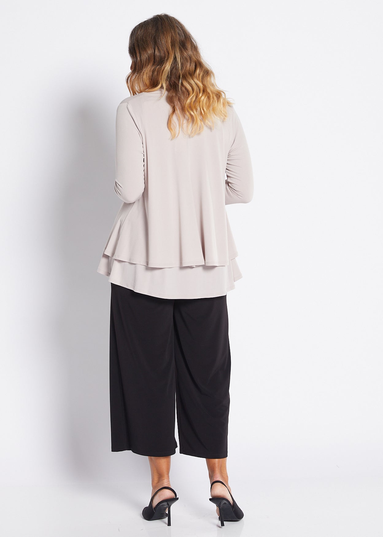 Sista Foundation slinky jersey swing jacket in champagne