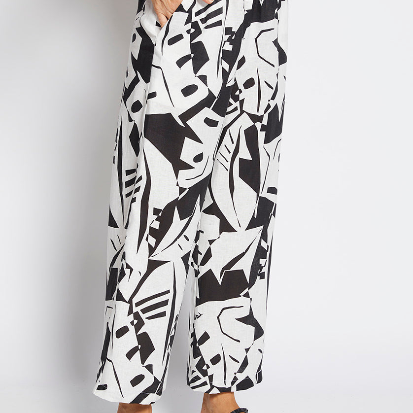 Philosophy Australia Maisie Linen Pant in Black Jungle Print 