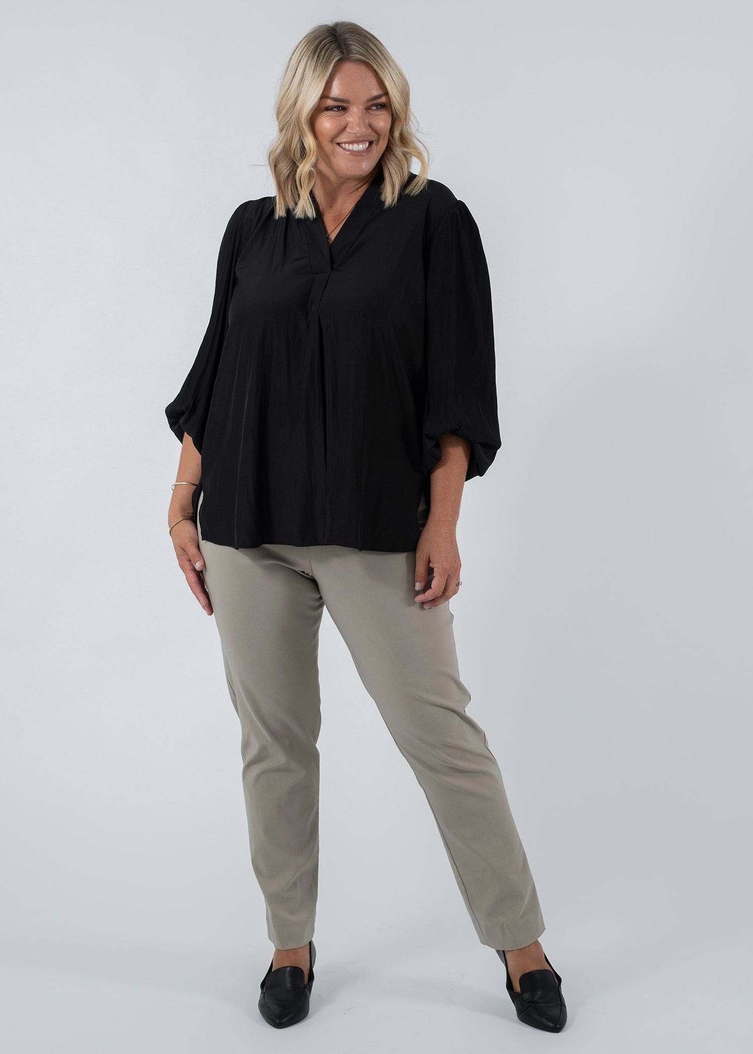 Narrow Miracle Bengaline Women's full-length slim-cut pants in raffia.