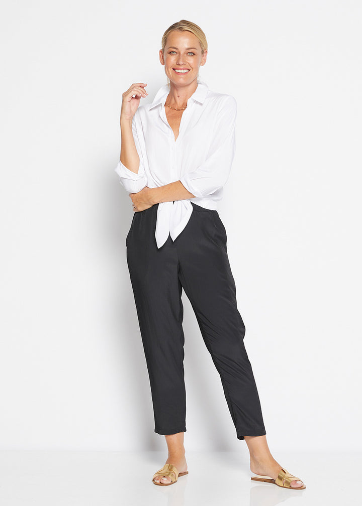 Norah Lustre tapered pant in Black