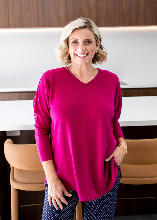 Squire v neck knit tunic in Magenta