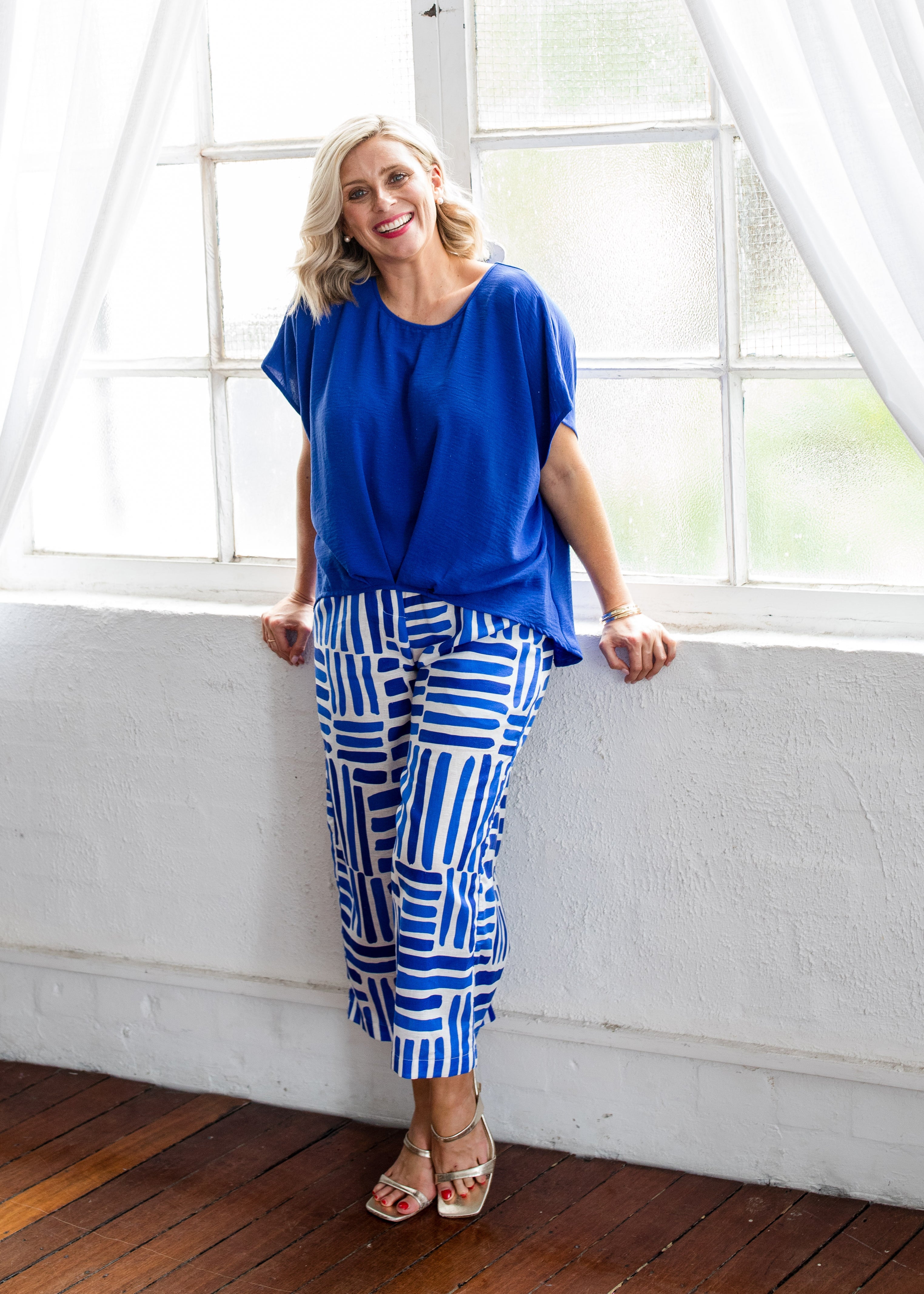 Zion linen crop pant in Gazebo blue