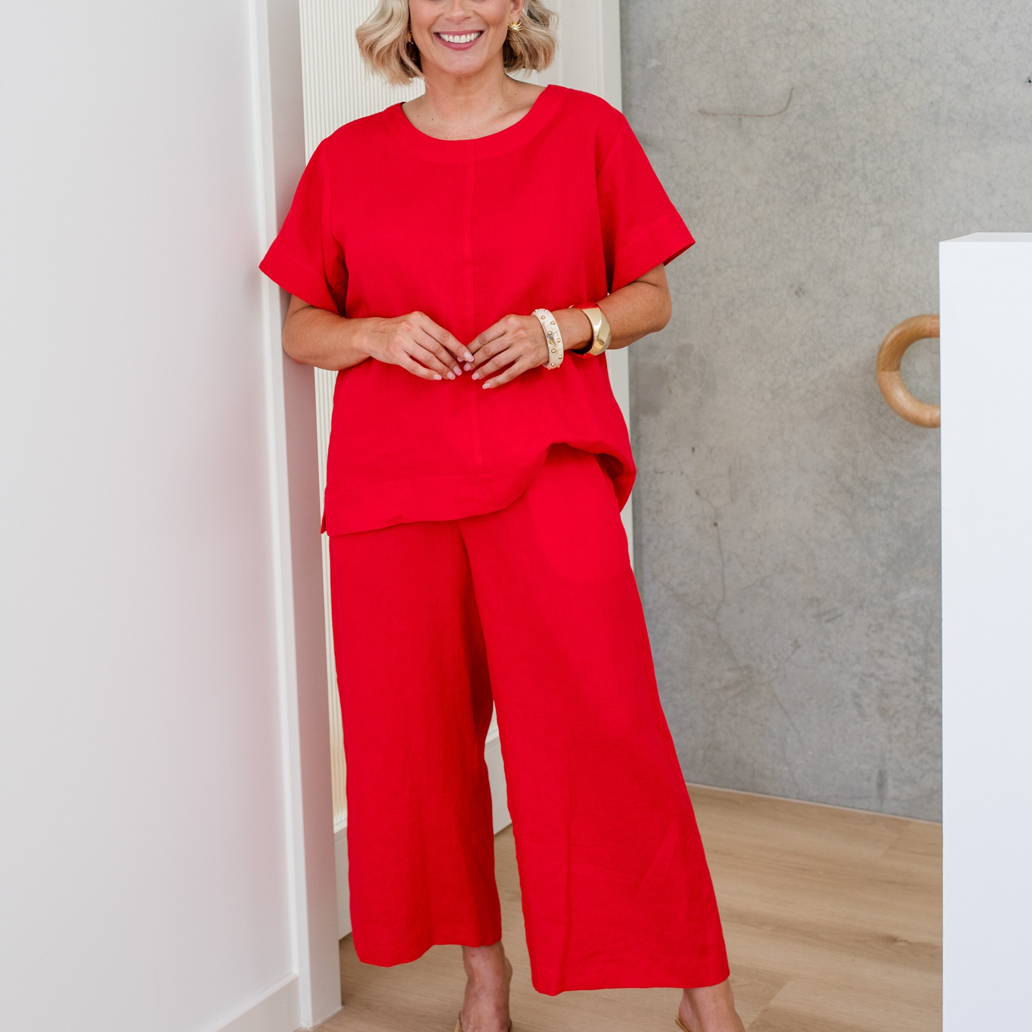 100% Luxe Linen Swing Tee Top in Red