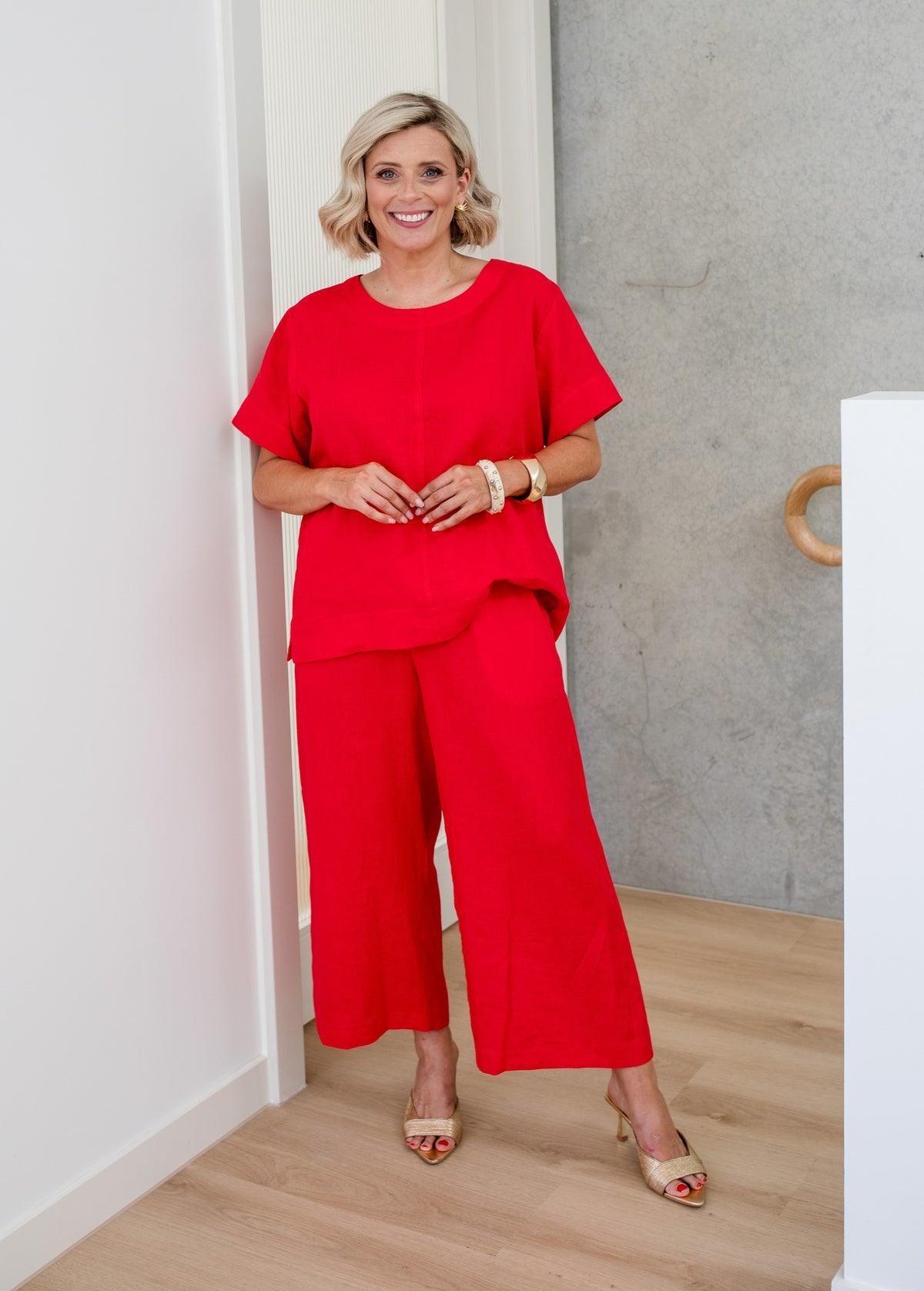 100% Luxe Linen Swing Tee Top in Red
