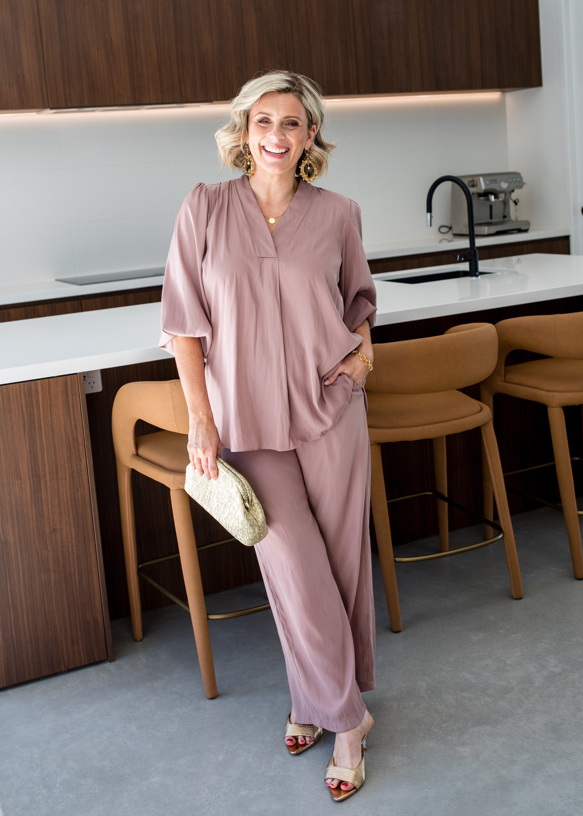 Violin Lustre technical wide leg pants in mocha