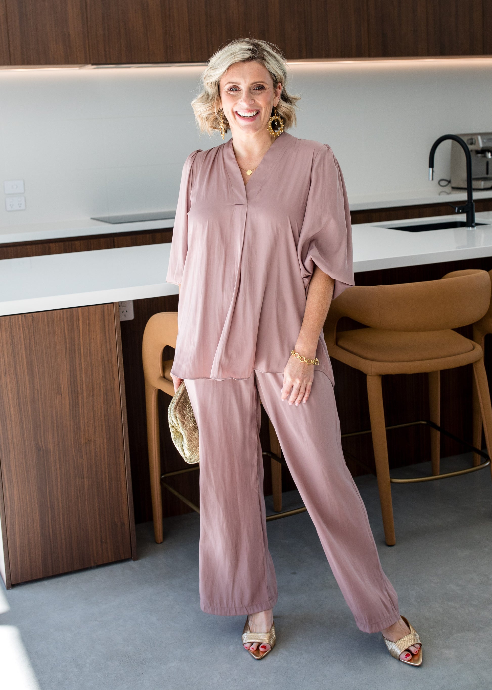 Violin Lustre technical wide leg pants in mocha