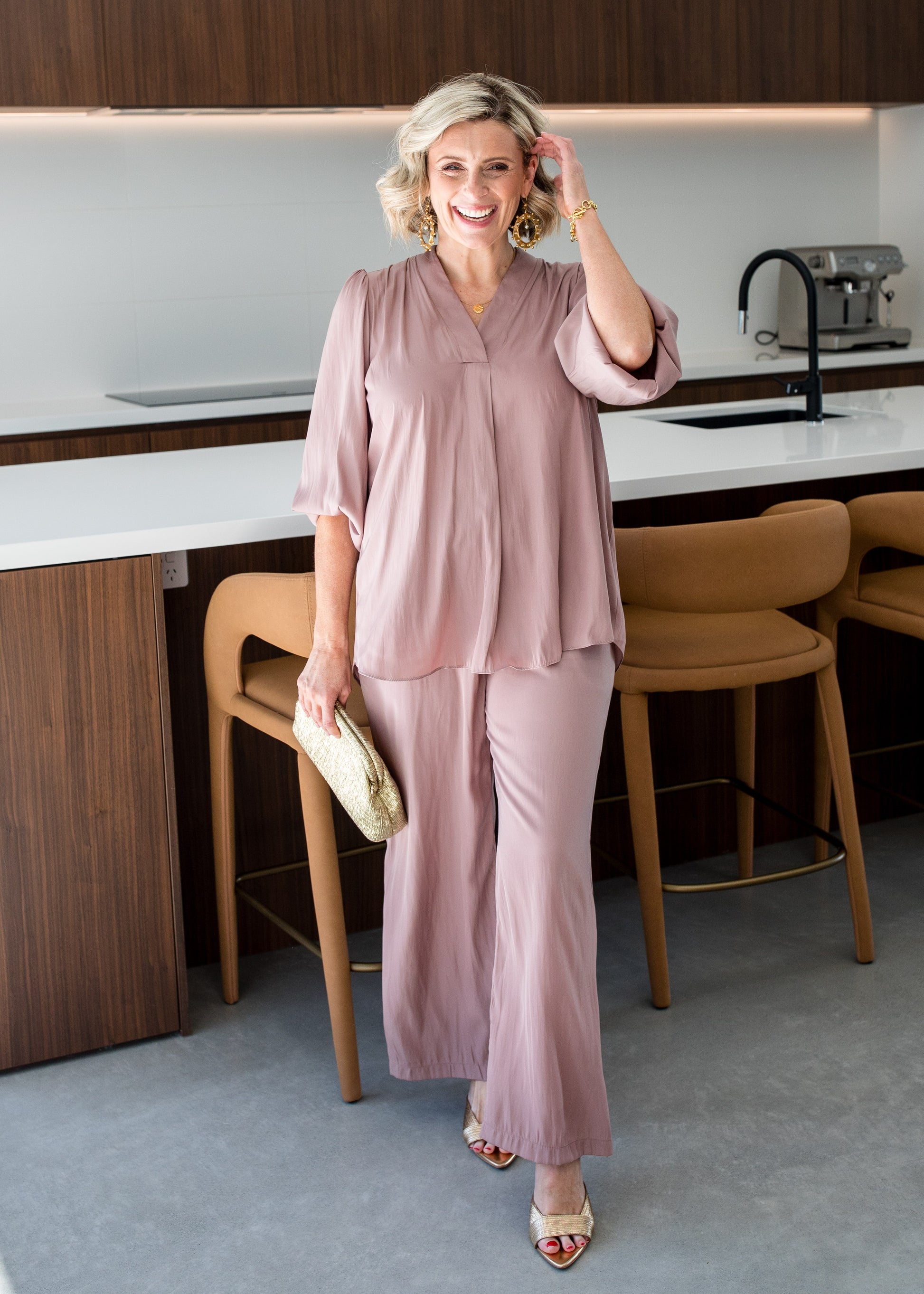 Violin Lustre technical wide leg pants in mocha