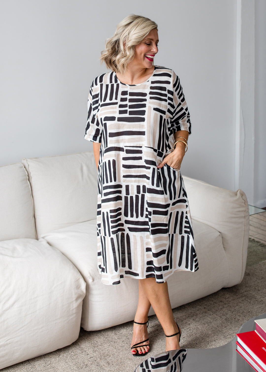 Claude linen dress in Gazebo black