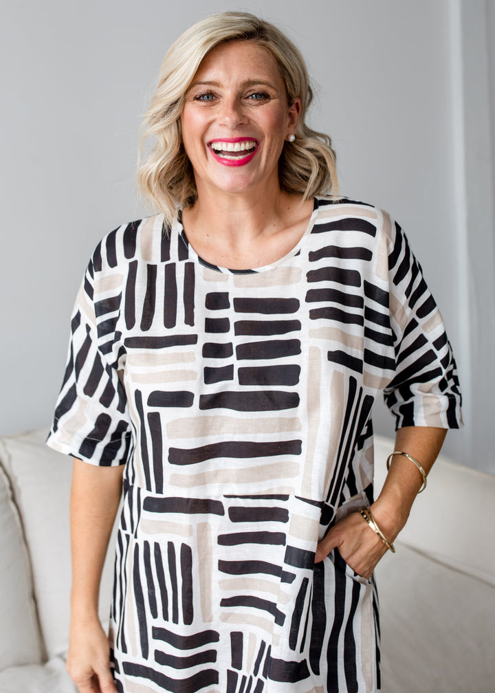 Claude linen dress in Gazebo black
