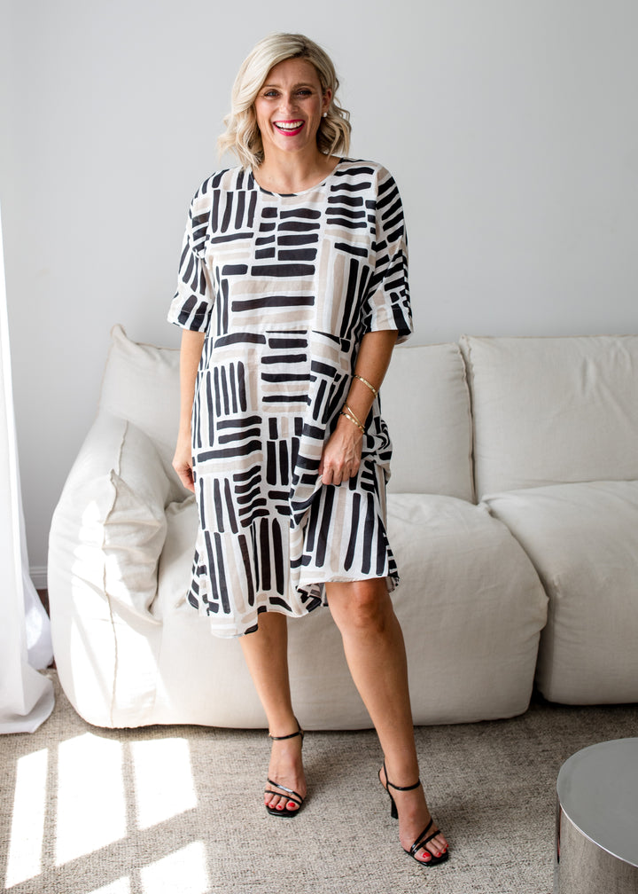 Claude linen dress in Gazebo black