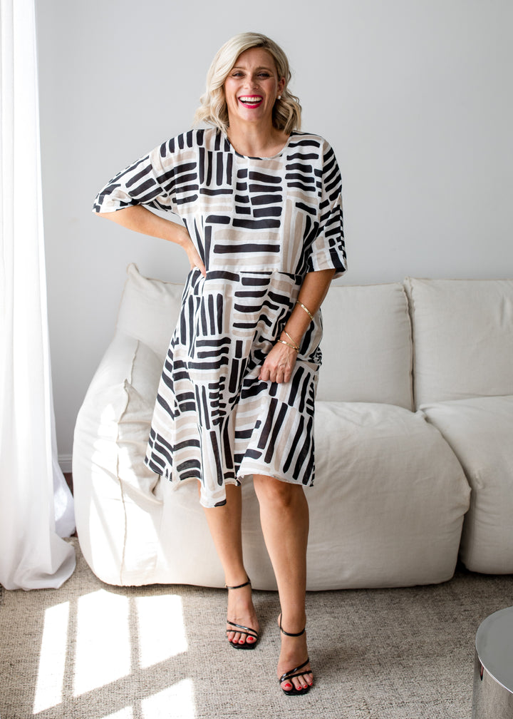 Claude linen dress in Gazebo black