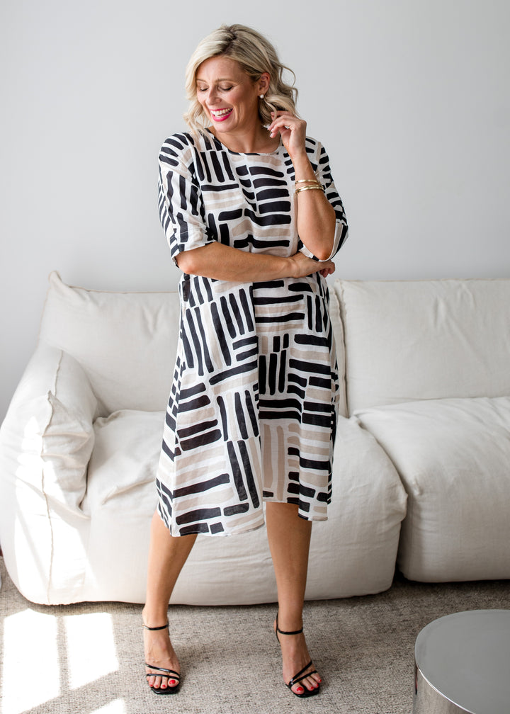 Claude linen dress in Gazebo black
