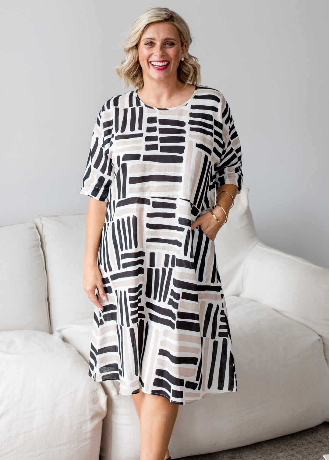 Claude linen dress in Gazebo black