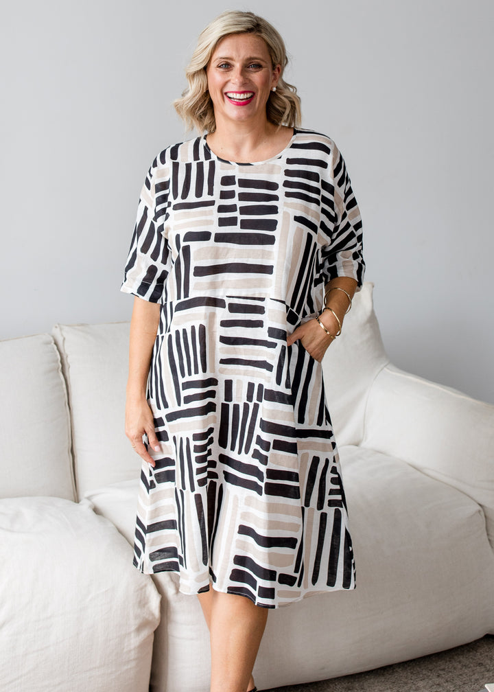 Claude linen dress in Gazebo black