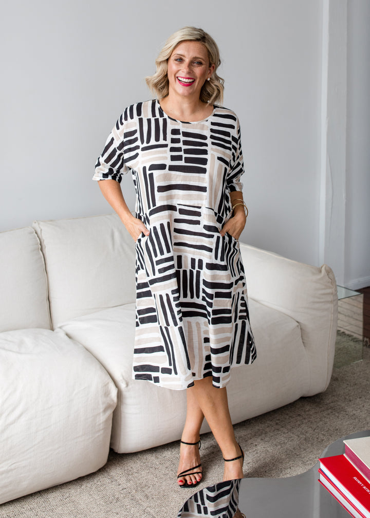 Claude linen dress in Gazebo black