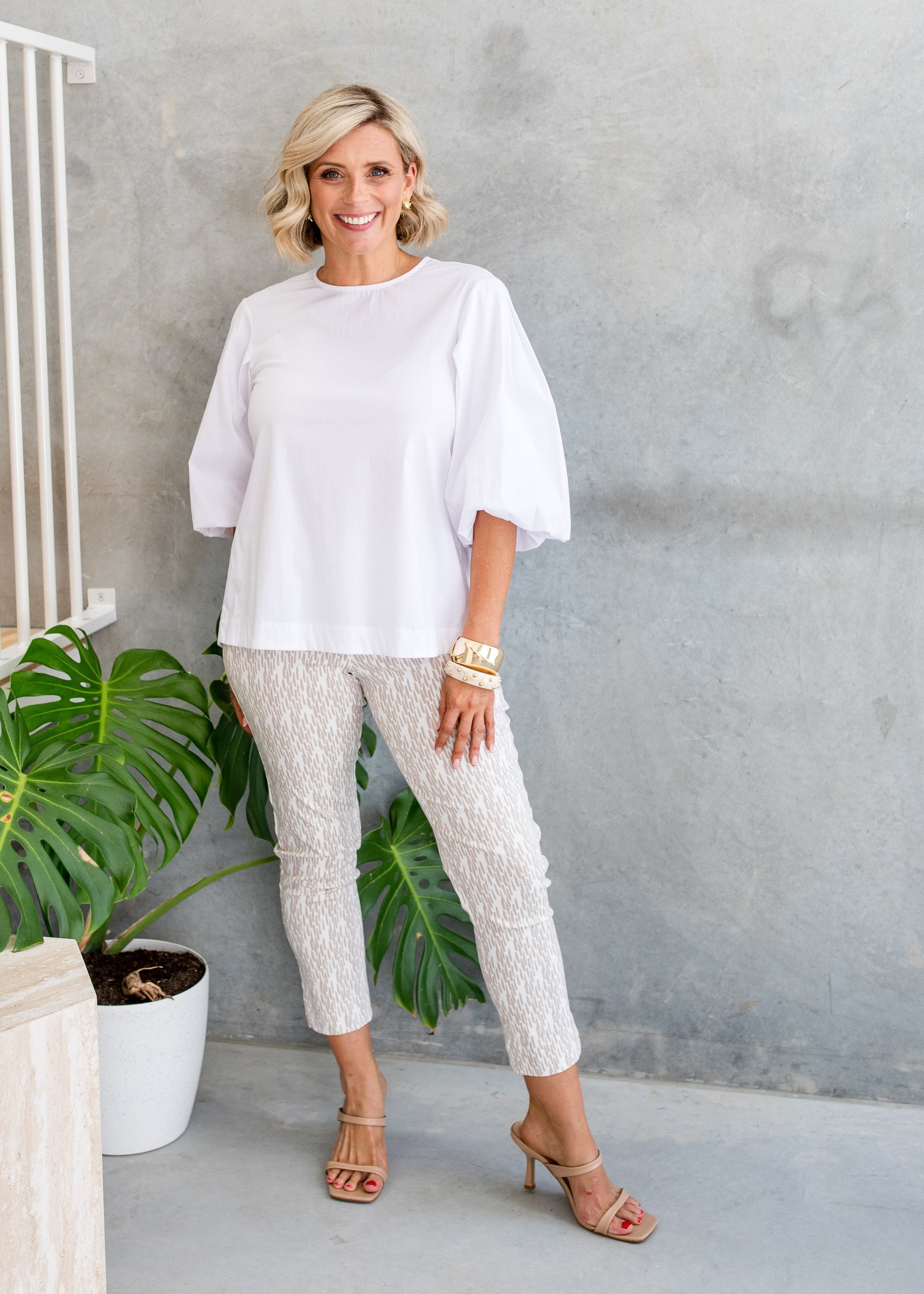 Bengaline Stretch 7/8 Fitted Pant in Neutral Beige and White Print