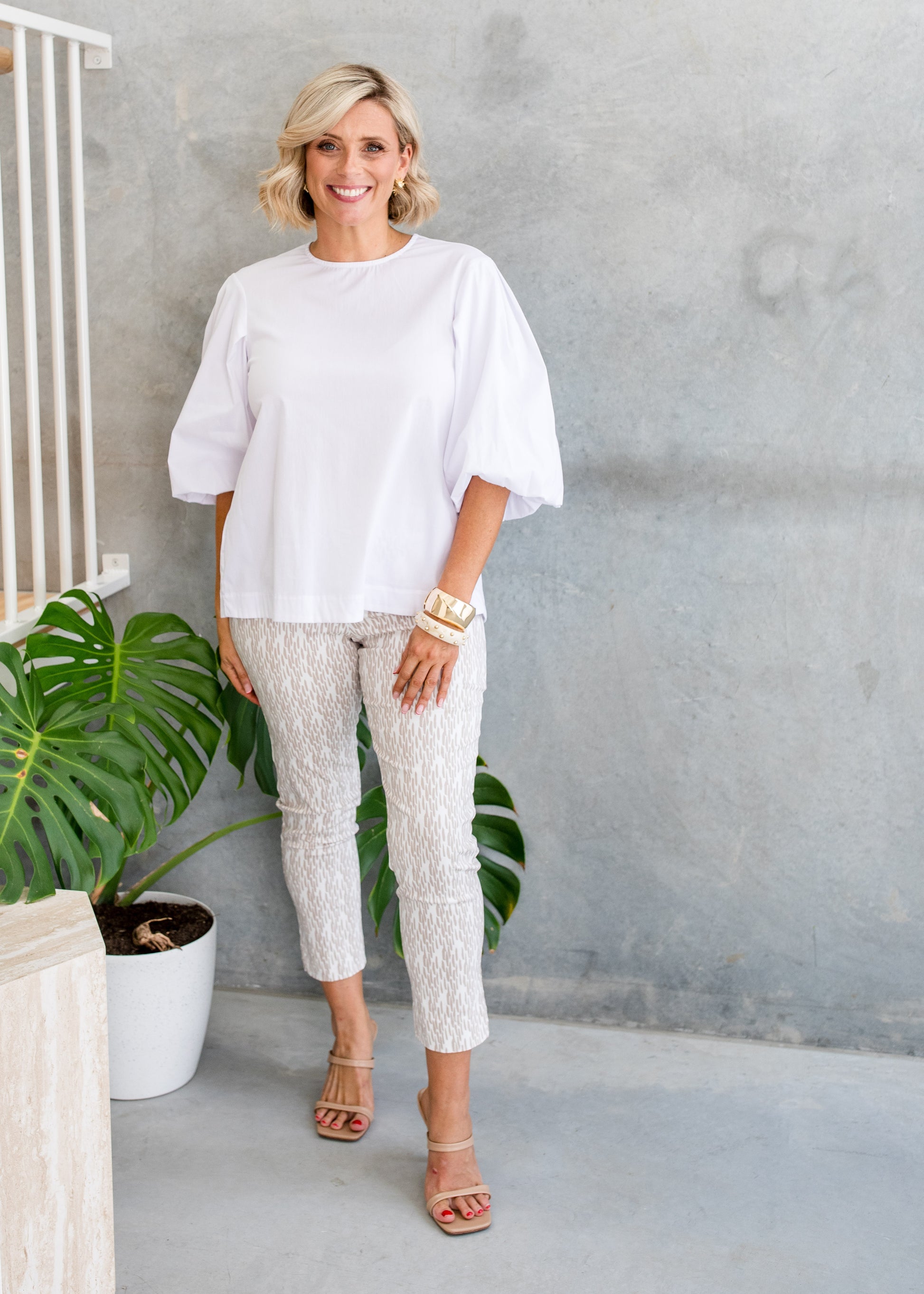 Bengaline Stretch 7/8 Fitted Pant in Neutral Beige and White Print