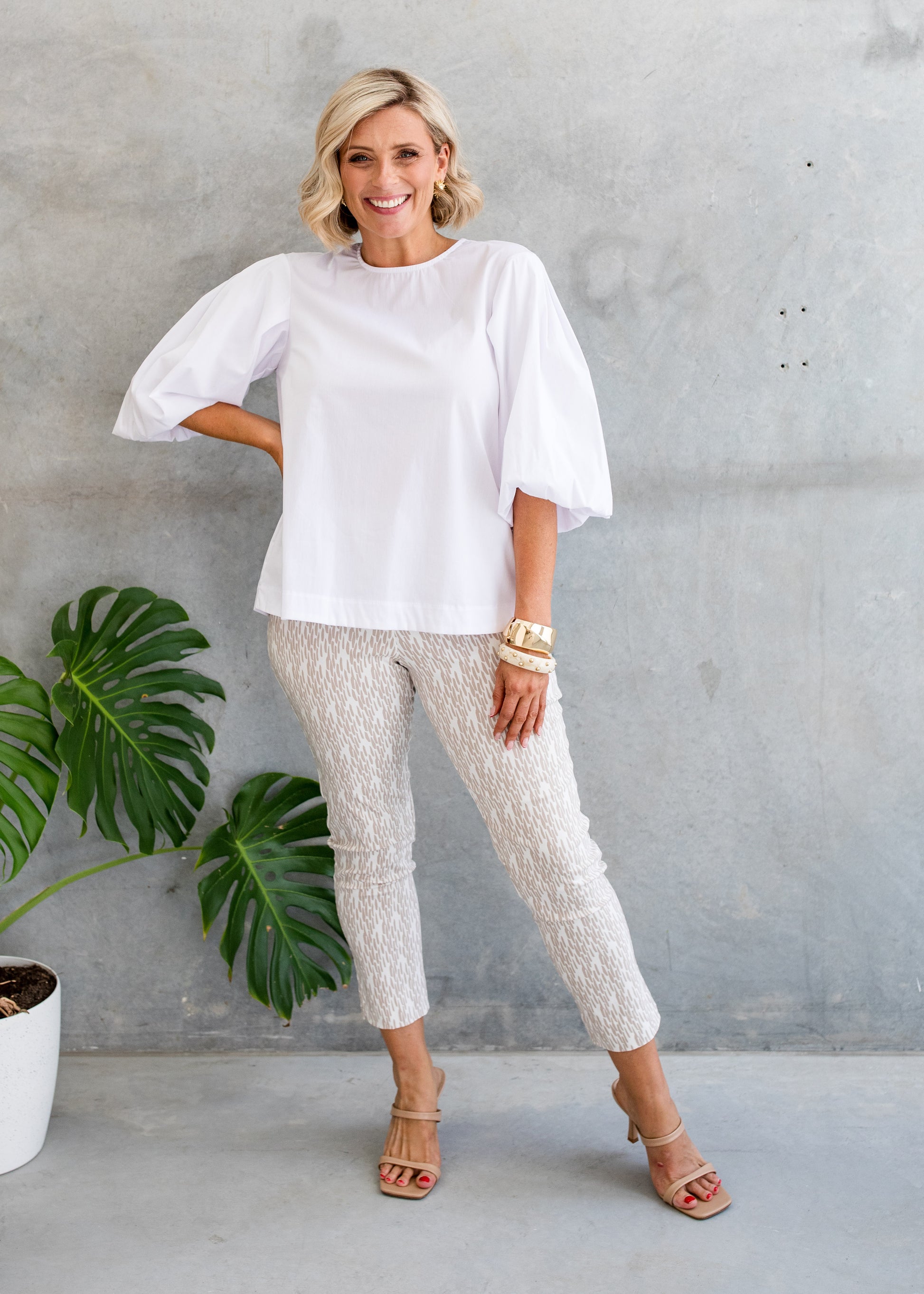 Bengaline Stretch 7/8 Fitted Pant in Neutral Beige and White Print