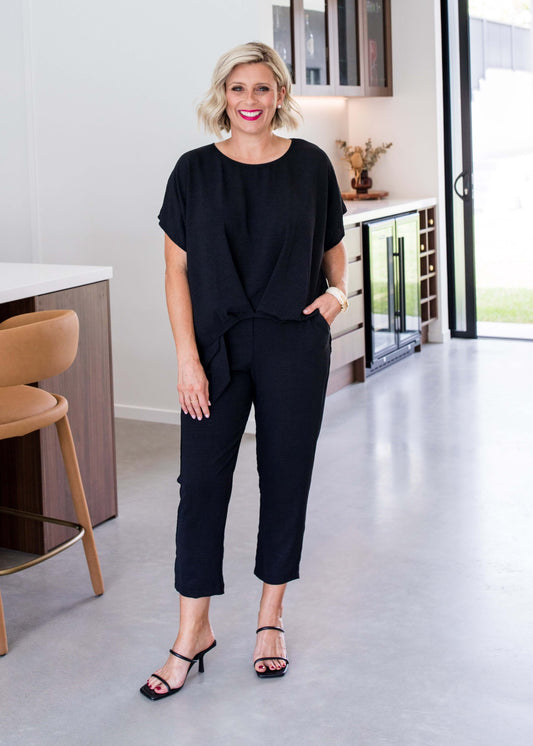 Kenzie Resort crepe taper leg belt pant in black