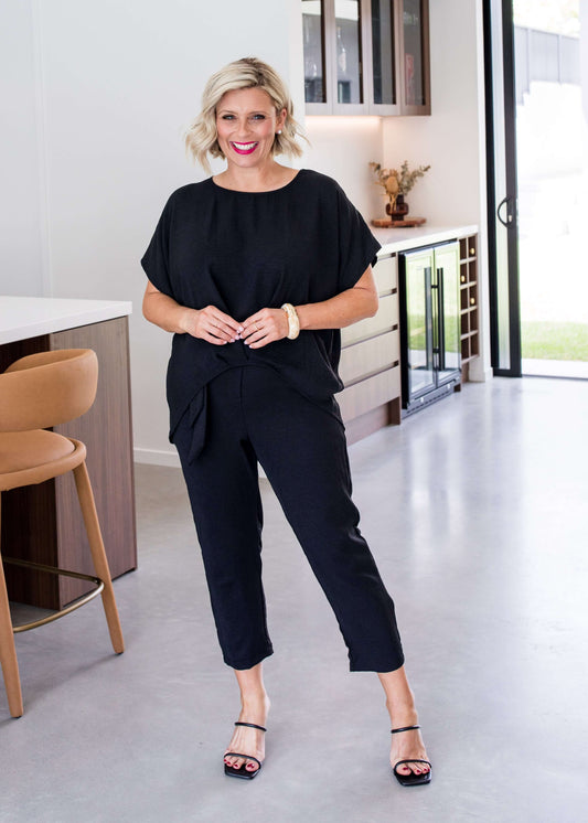 Kenzie Resort crepe taper leg belt pant in black