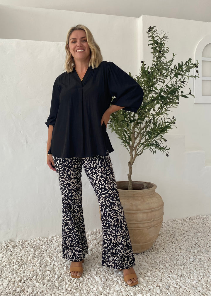 Strut Printed Bengaline Bootcut pant in Haze print