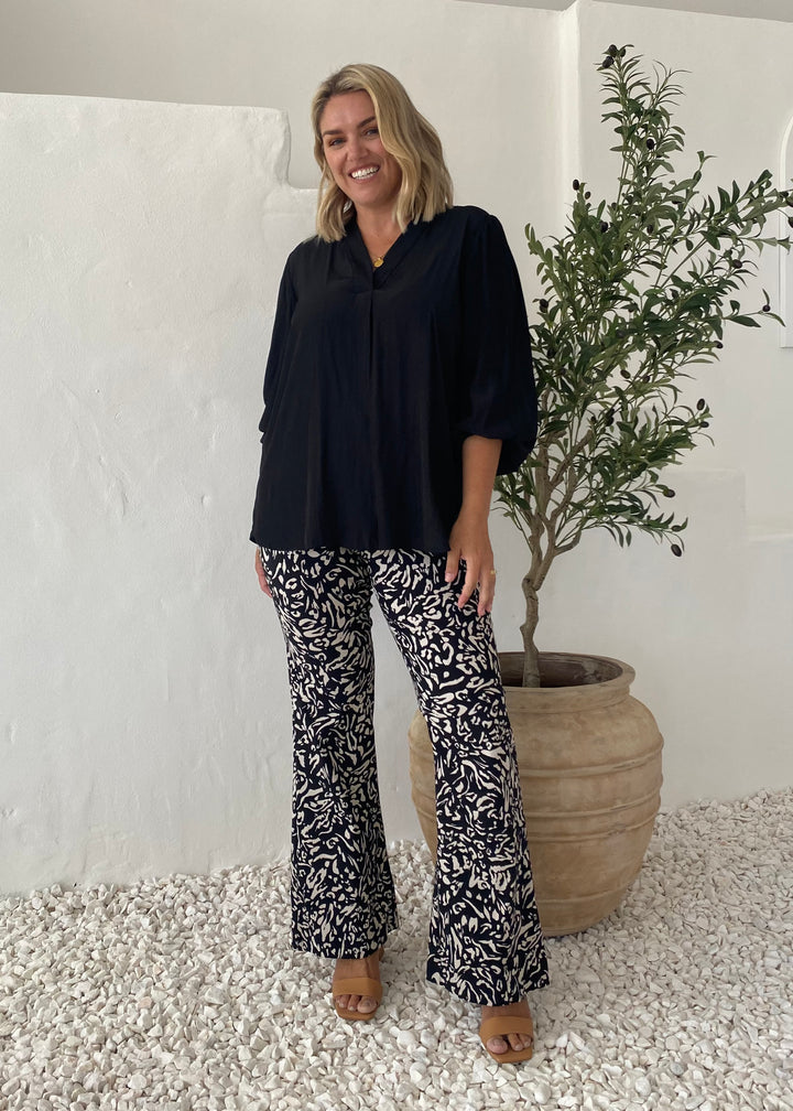 Strut Printed Bengaline Bootcut pant in Haze print