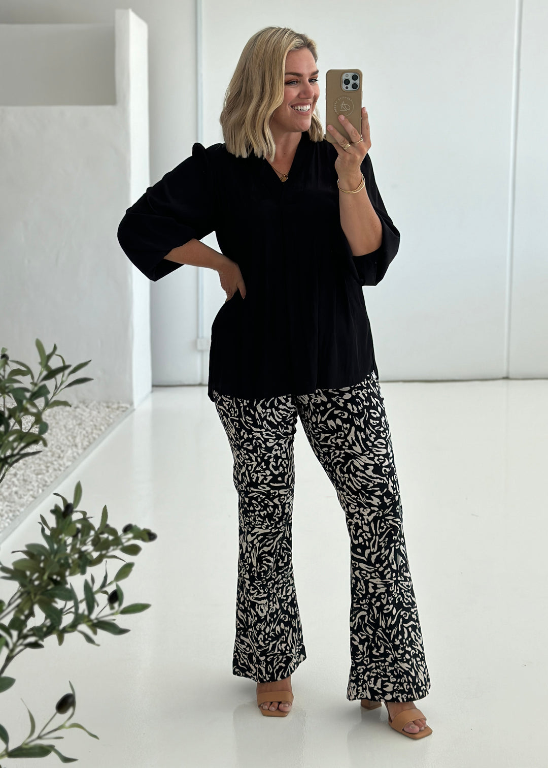 Strut Printed Bengaline Bootcut pant in Haze print