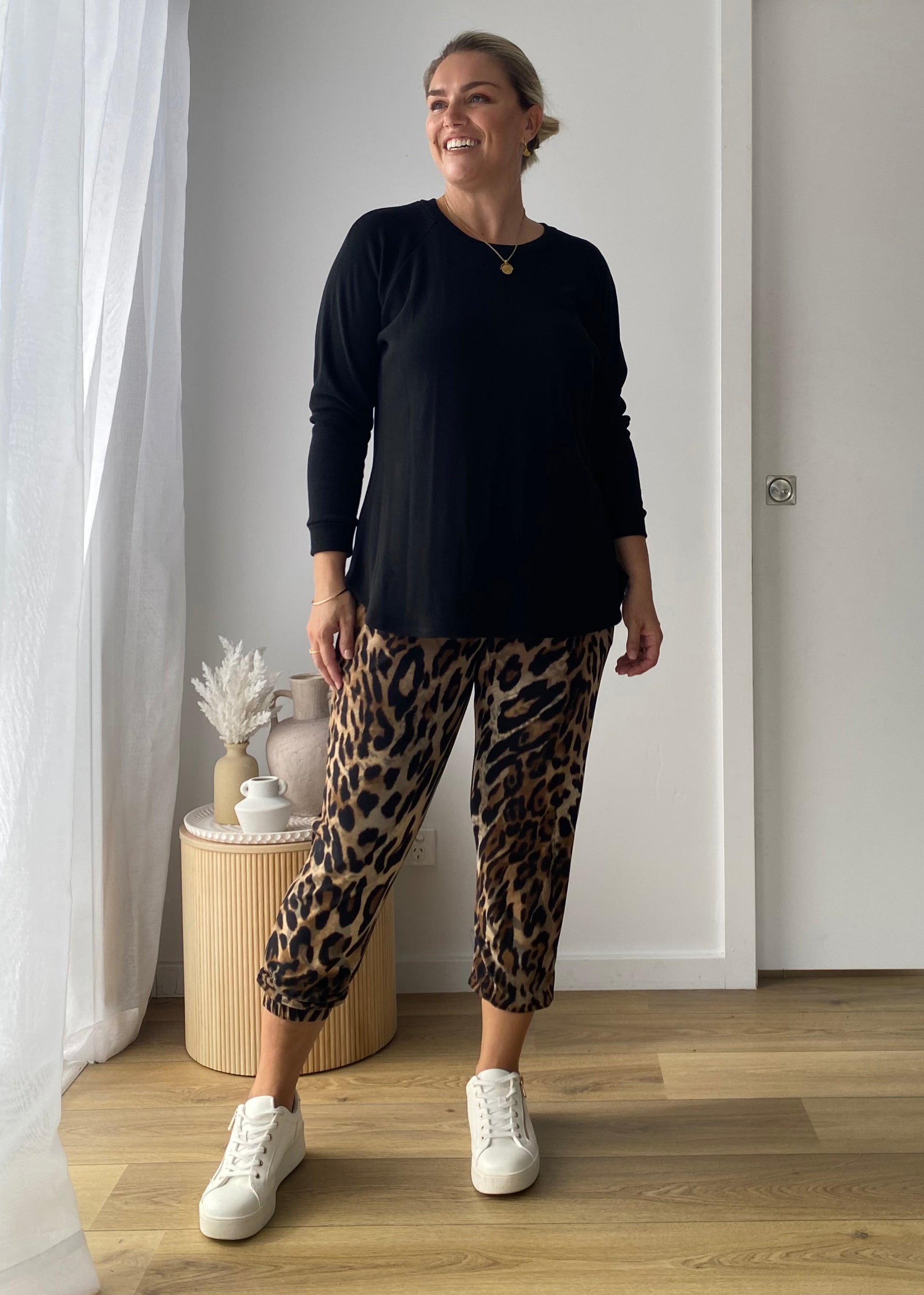 Rawson waffle raglan pullover in black