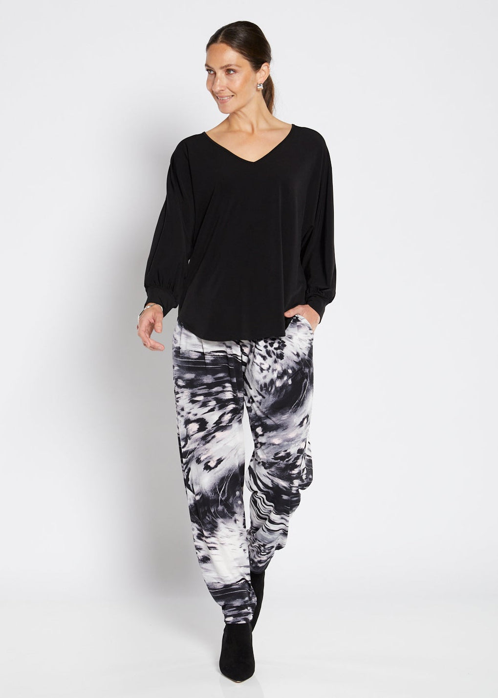 Slinky jersey tapered pant in Blizzard