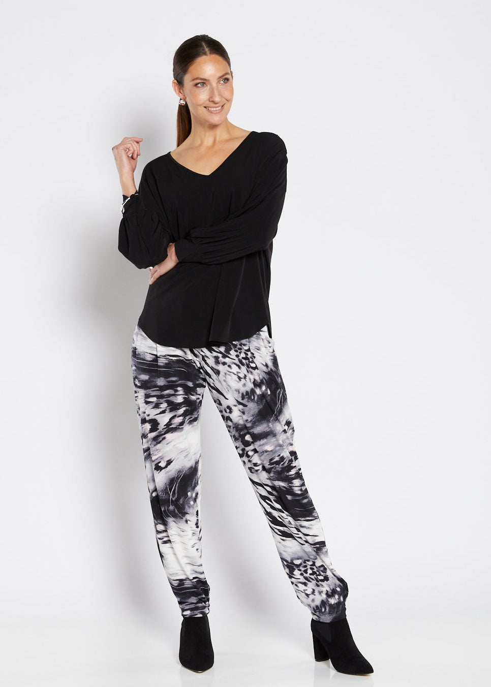 Slinky jersey tapered pant in Blizzard