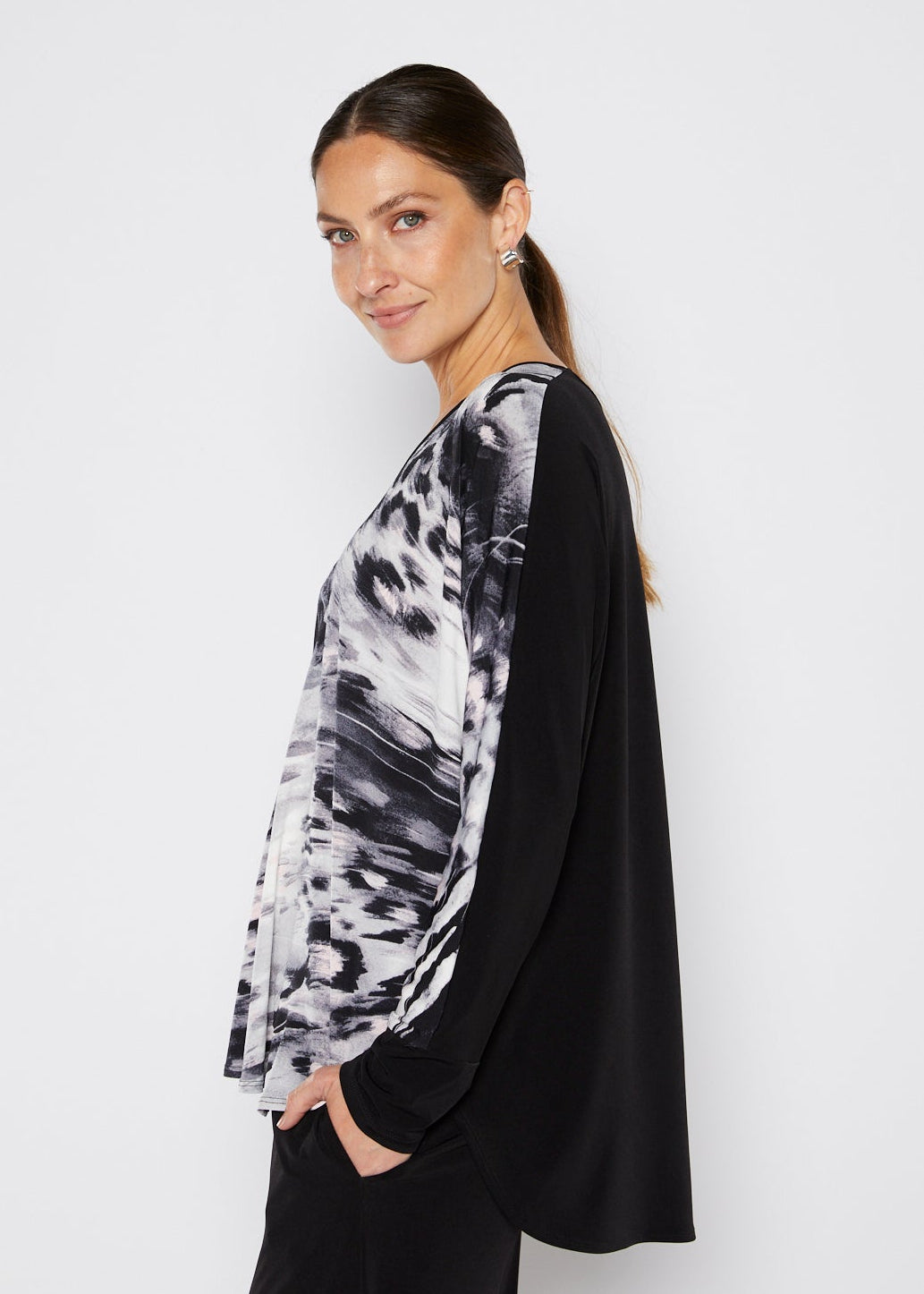 Slinky jersey spliced tunic in Blizzard