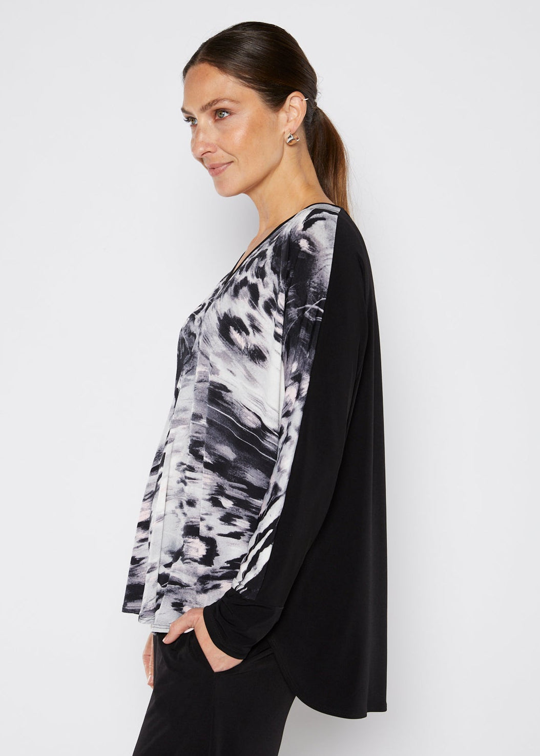 Slinky jersey spliced tunic in Blizzard