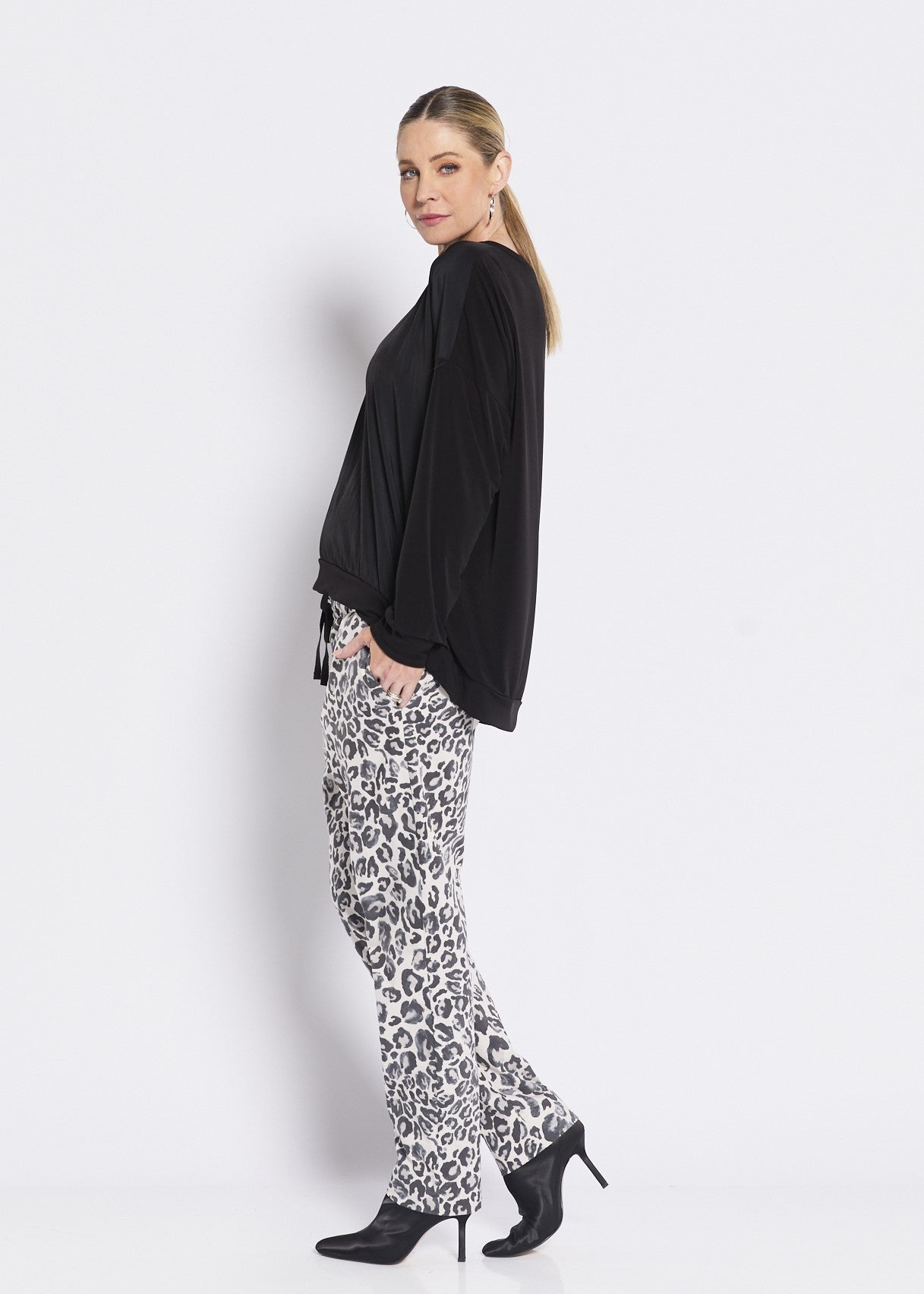 Travel Zenya printed Bengaline relaxed pant in Chorus