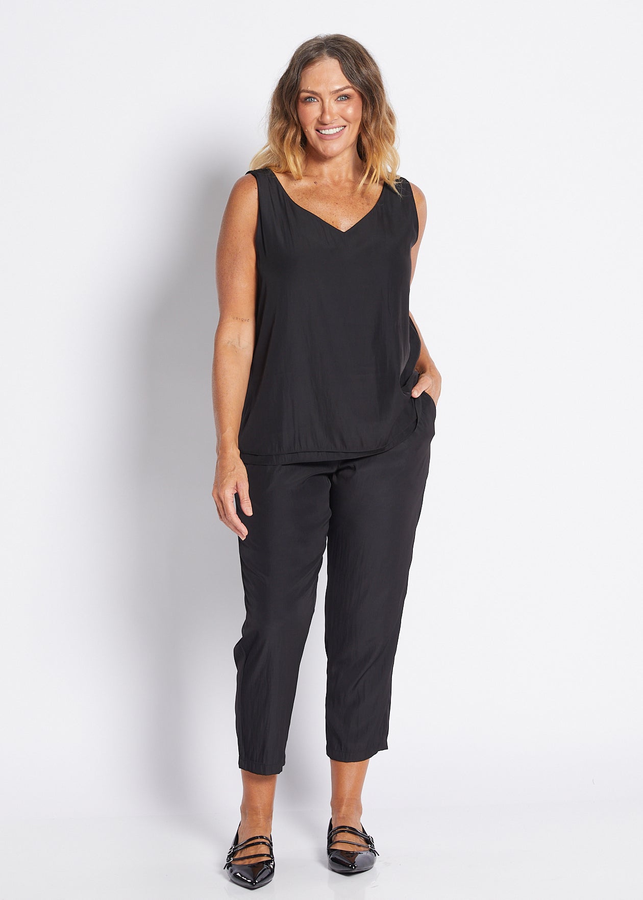 Silky Technical Tapered Pant in Black