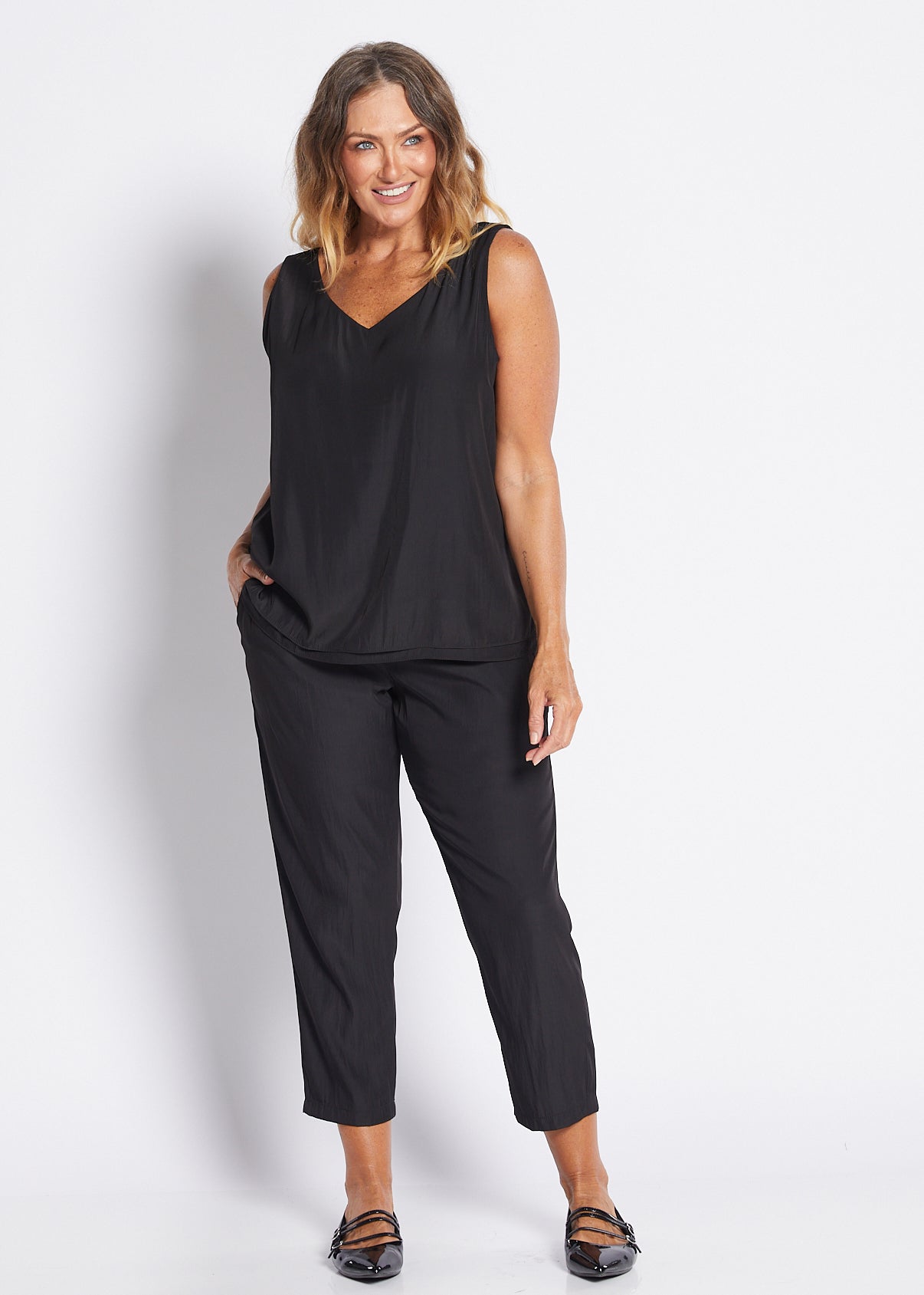 Silky Technical Tapered Pant in Black