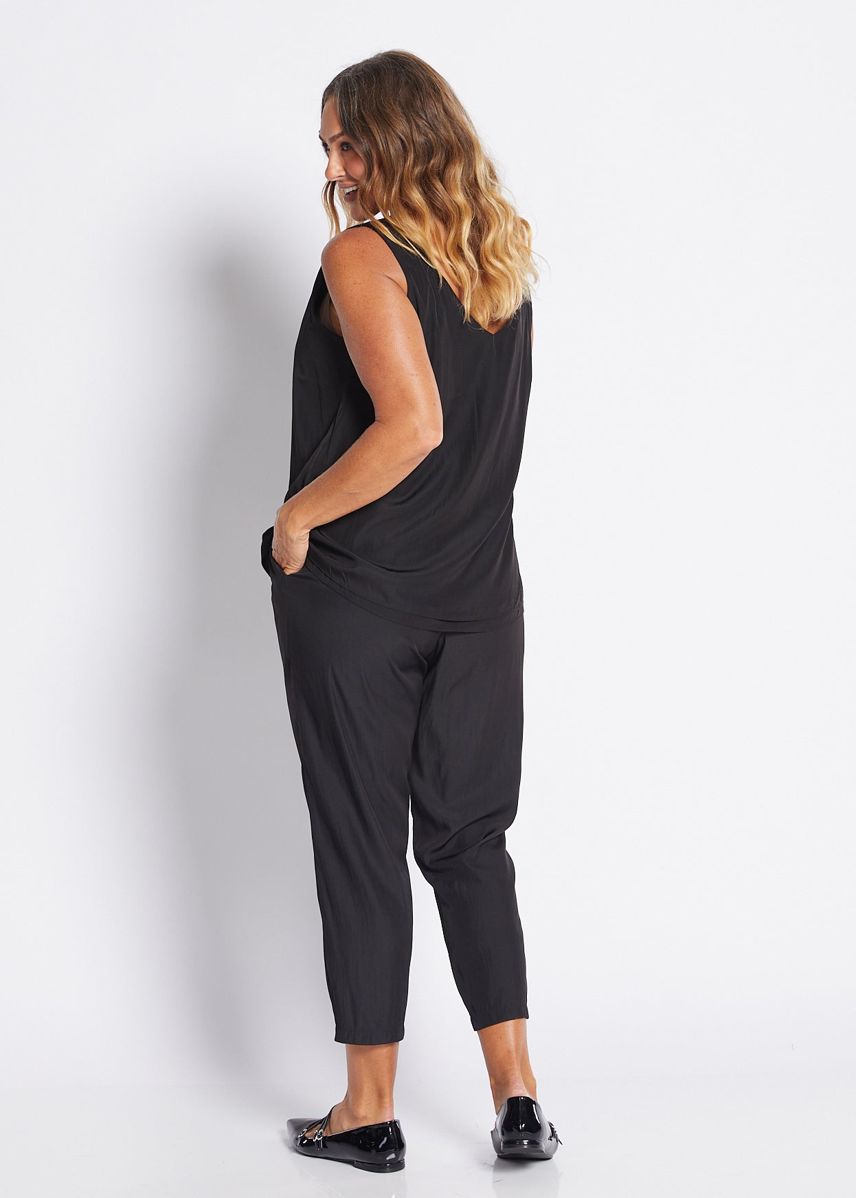 Silky Technical Tapered Pant in Black