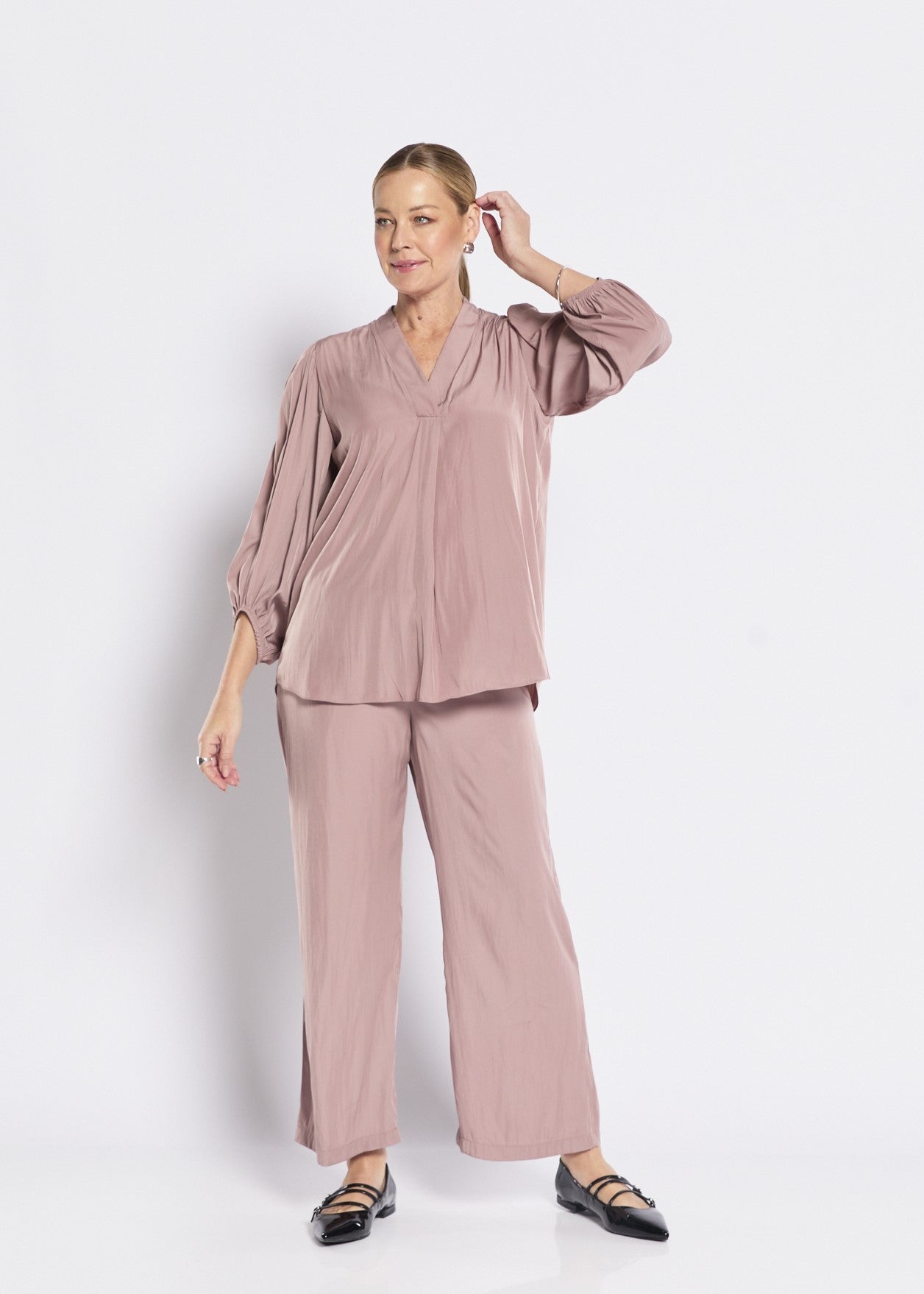 Violin Lustre technical wide leg pants in mocha