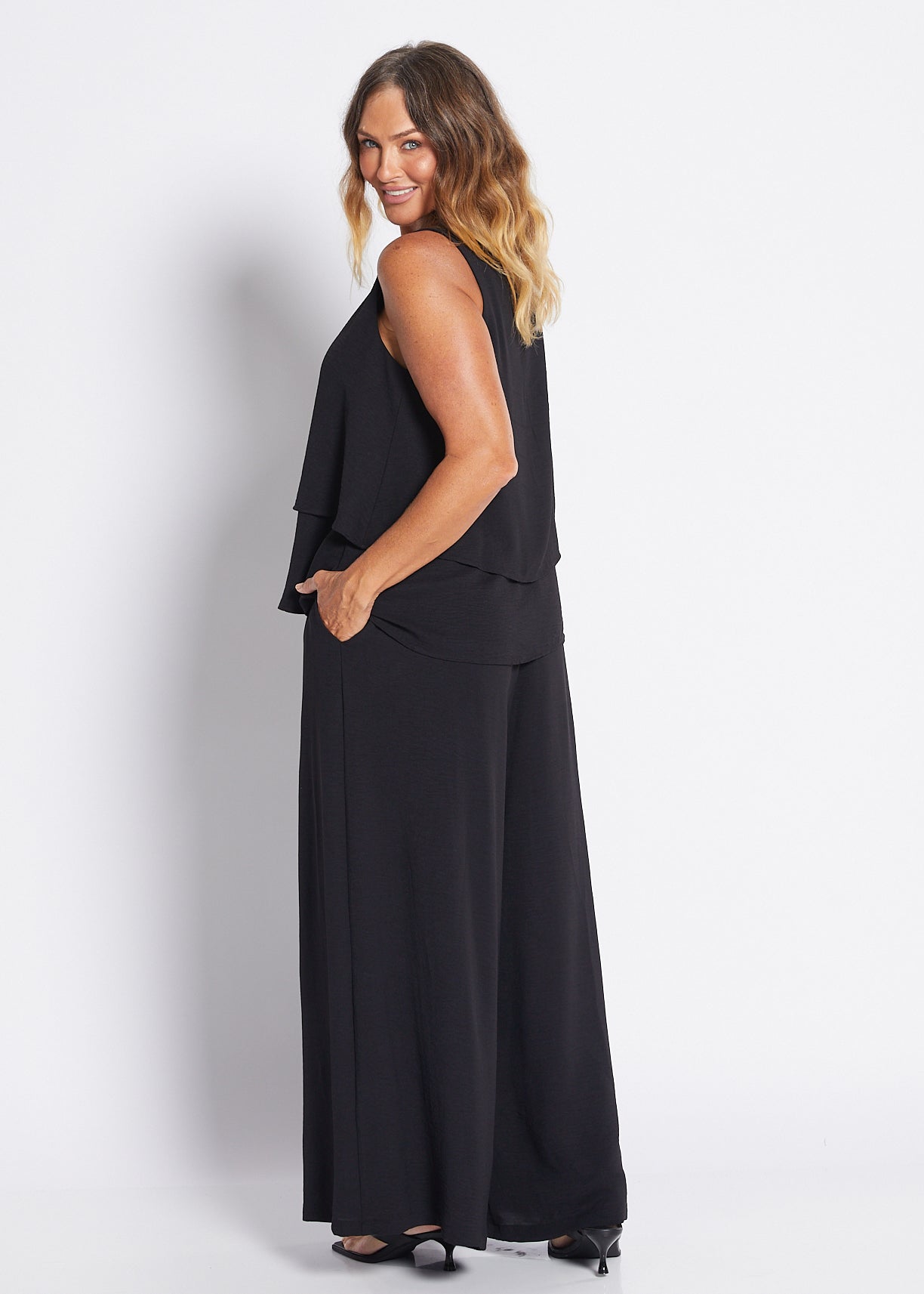 Crepe Ultra Wide Leg Pant in Black