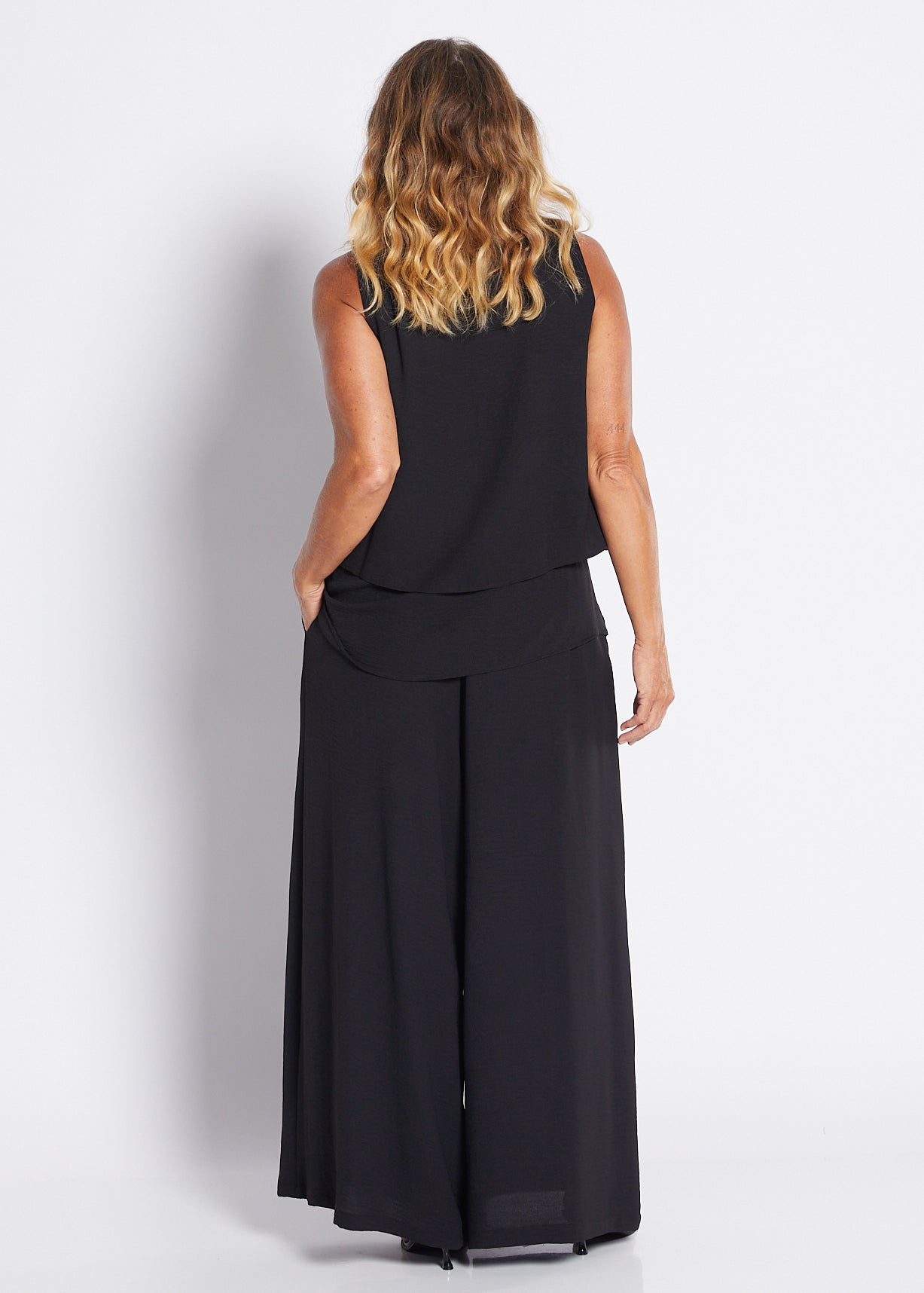Crepe Ultra Wide Leg Pant in Black