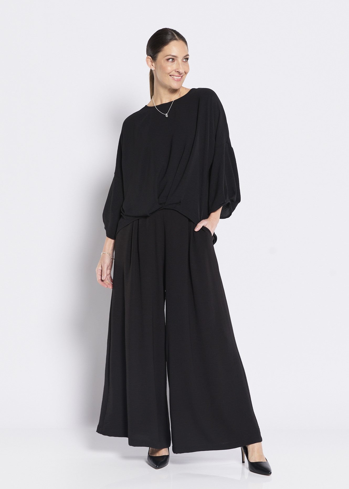 Crepe Ultra Wide Leg Pant in Black