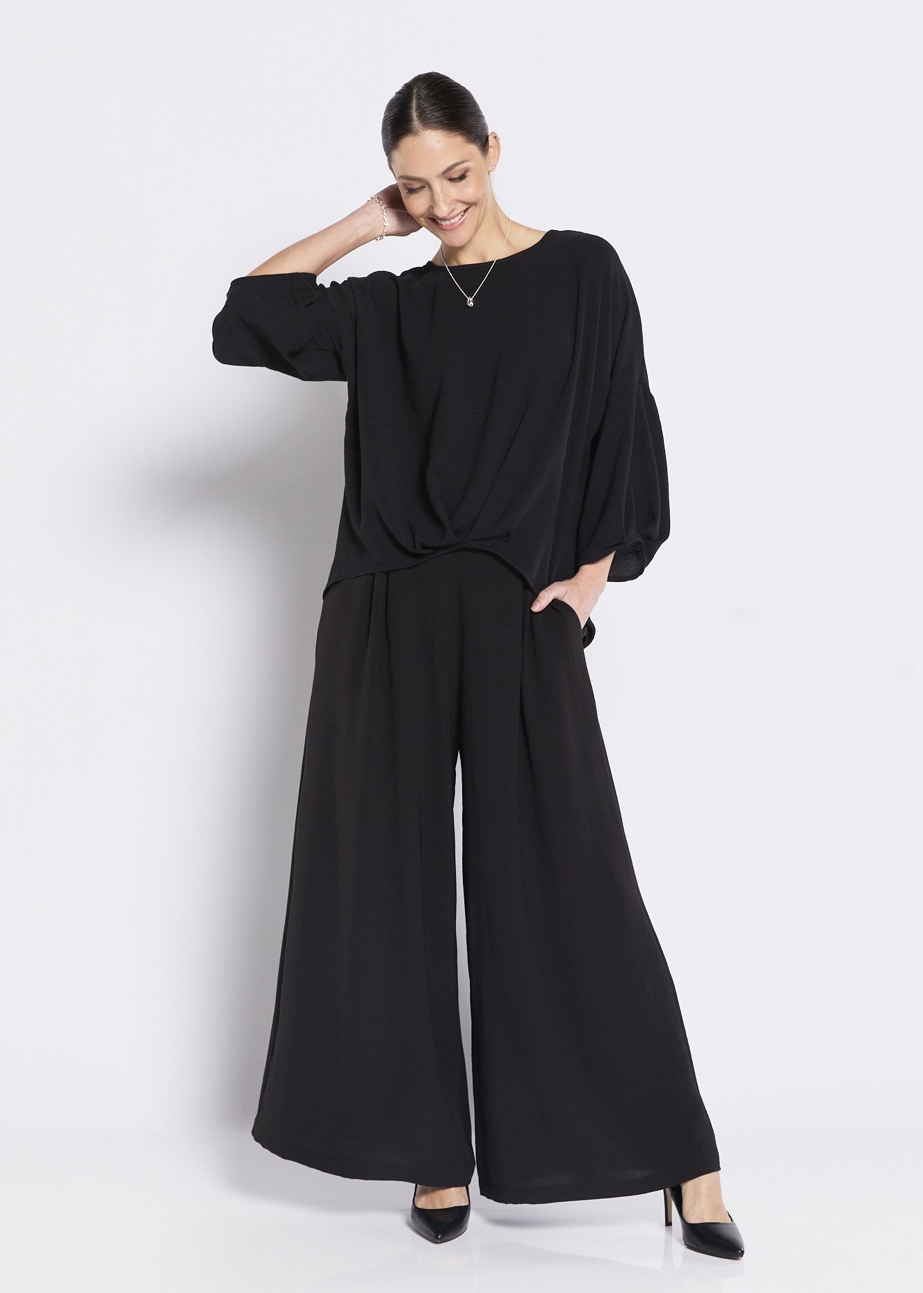 Crepe Ultra Wide Leg Pant in Black